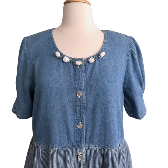 Vintage 90s TRULY YOURS Denim Pearl Button Up MIDI Dress Pockets White Rosettes - Picture 2 of 15